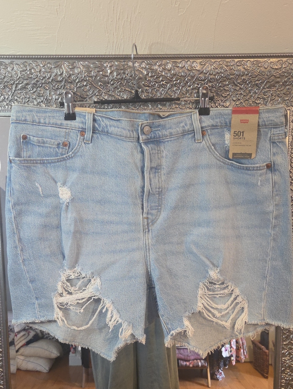 501 Original High Waisted Ripped Cutoff Distressed Jean Shorts Light Wash NWT 20